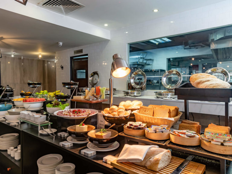CHIC Restaurant & Bar | Bay Hotel Ho Chi Minh